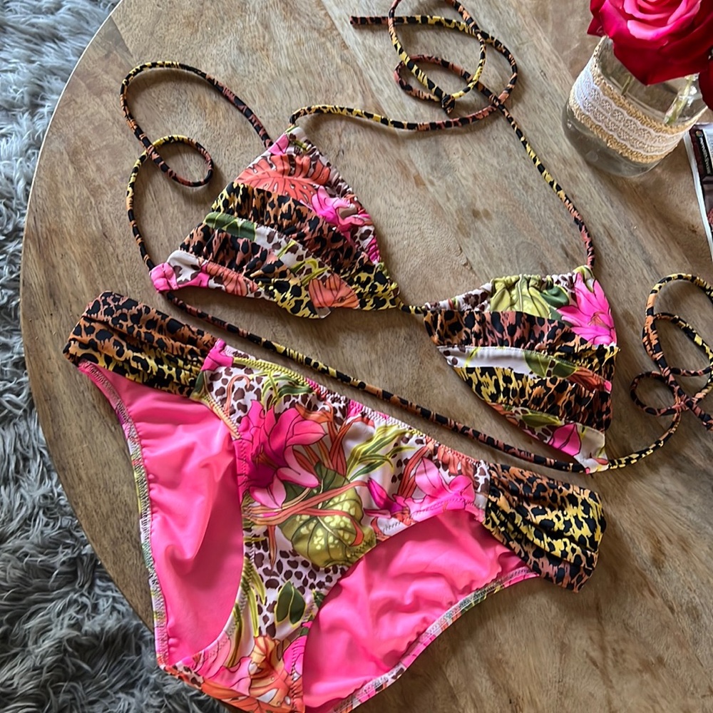 Victoria secret bikini sz m great condition 2 tiny spots not noticeable.